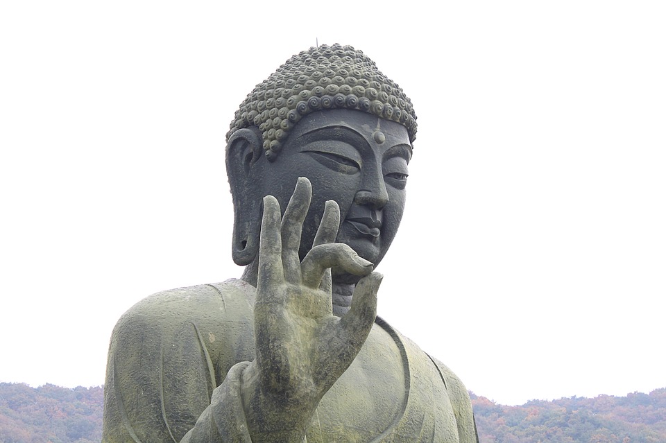 Lời Phật dạy sâu sắc về việc hãy sống trọn vẹn hạnh phúc trong hiện tại